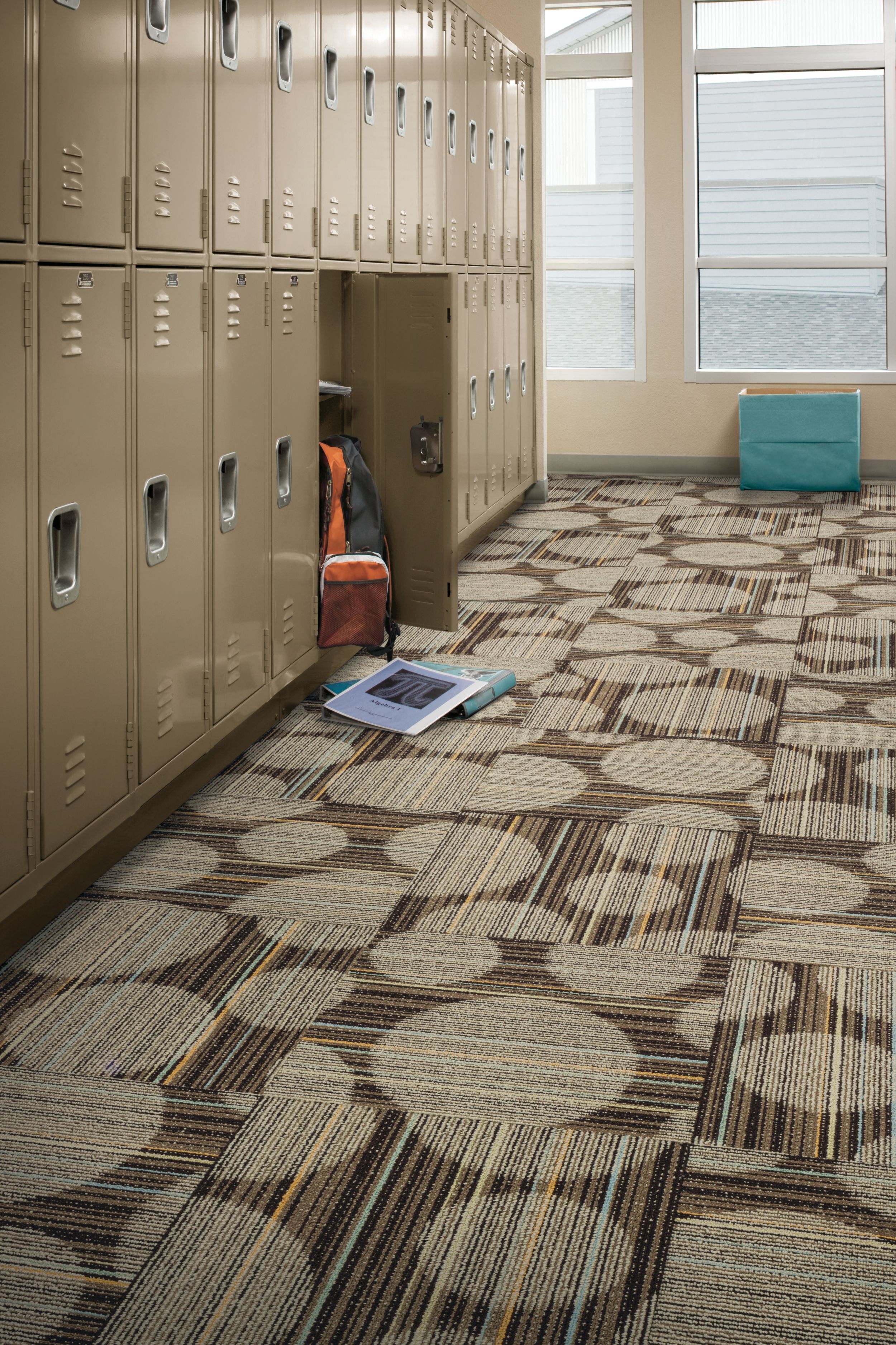 Interface Extra Curricular carpet tile in hallway with beige lockers imagen número 1